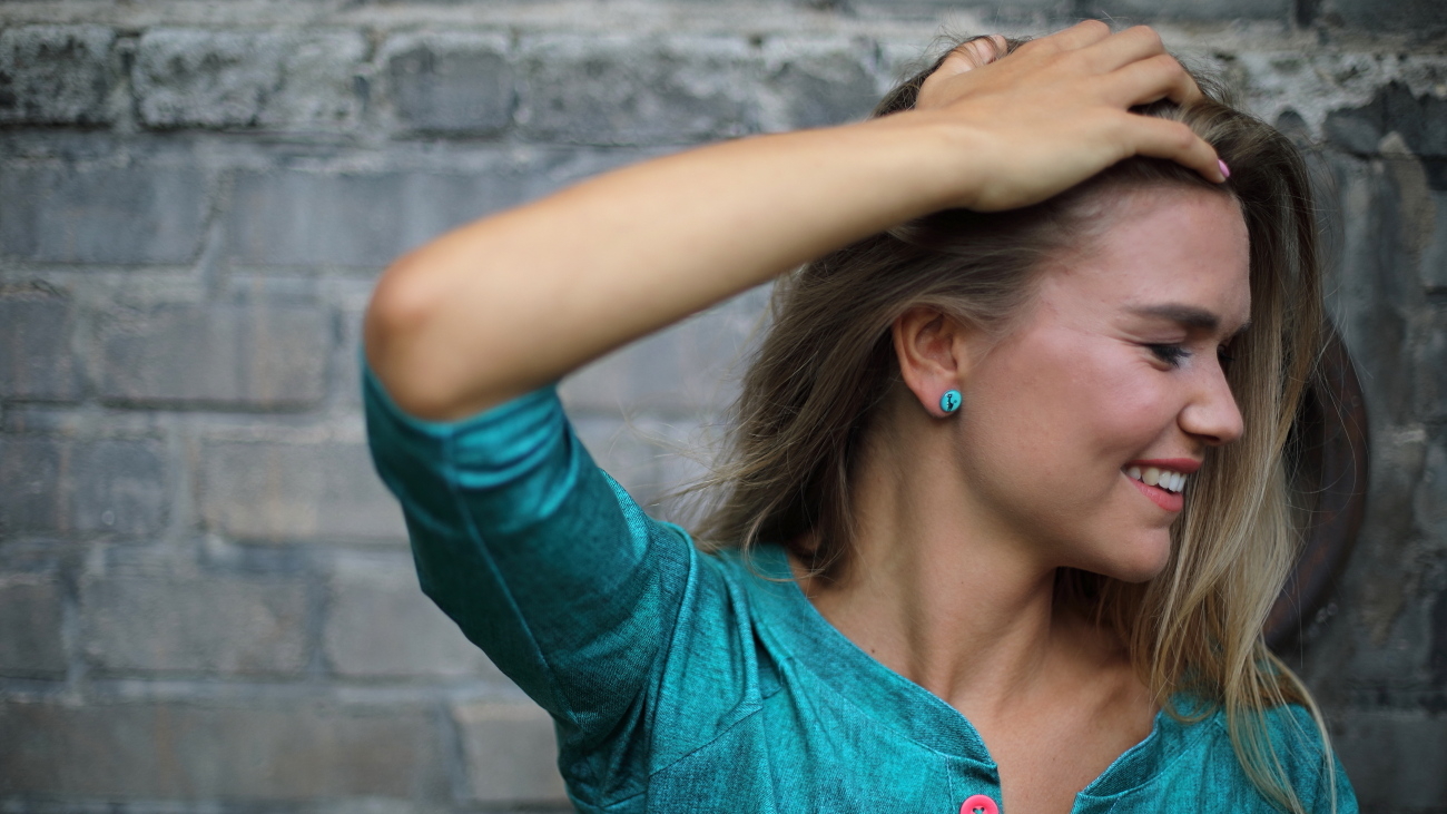 Náušnice pecky-Kočka stojící modrá