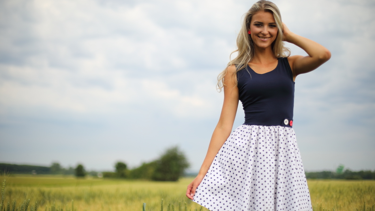 Blooming D.Blue Dots